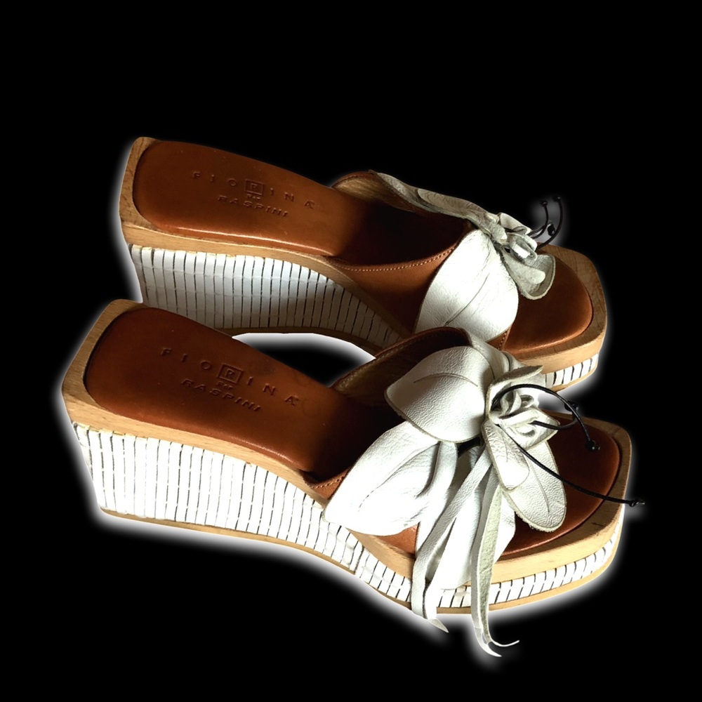 Italian Vintage Fiorina By Carlos Falchi Leather Flower Apliqué Platform Sandal - Picture 9 of 9